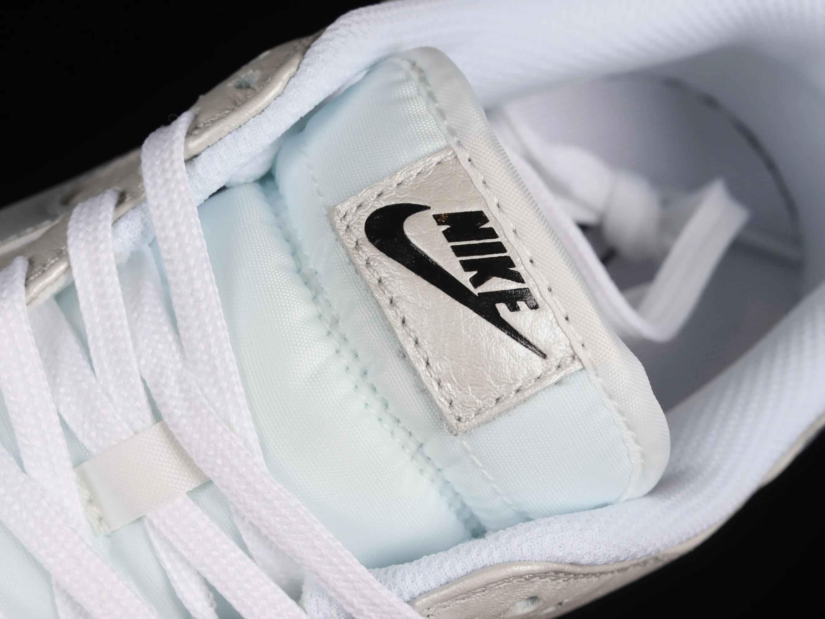 All Categories Nk SB Dunk Series Nk SB Dunk Low Low-top sneakers F version Nk Dunk Low "Metallic Silver" Metallic silver SB low-top sports and leisure sneakers DX3197-095